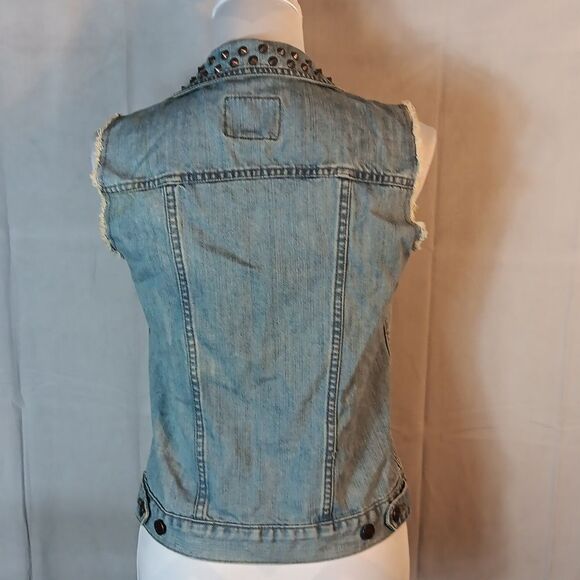 Rock & Republic "Gun Show" Studded Denim Vest - Picture 3 of 6